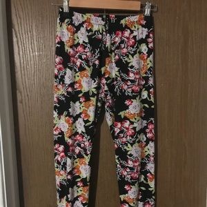 Vintage Lularoe one size leggings. Black w floral.